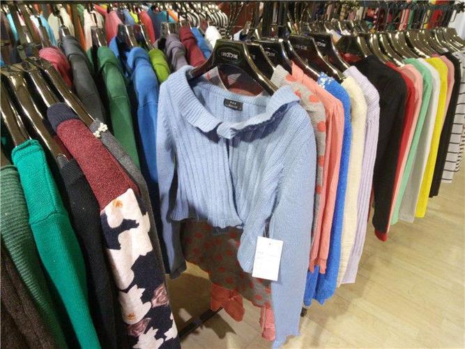 韩版毛衣4元 服装批发厂家拿货 库存尾货市场在晓天服饰